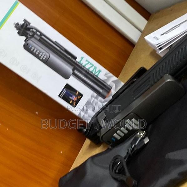 T05 360° Rotating Smartphone Selfie Pole With Tripod - thumbnail 2