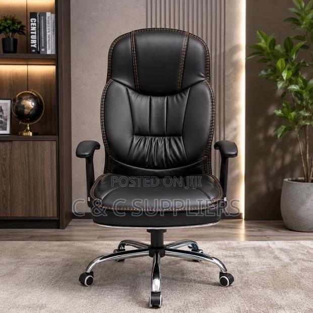Black Leather Generic Swivel Chair. - thumbnail 2