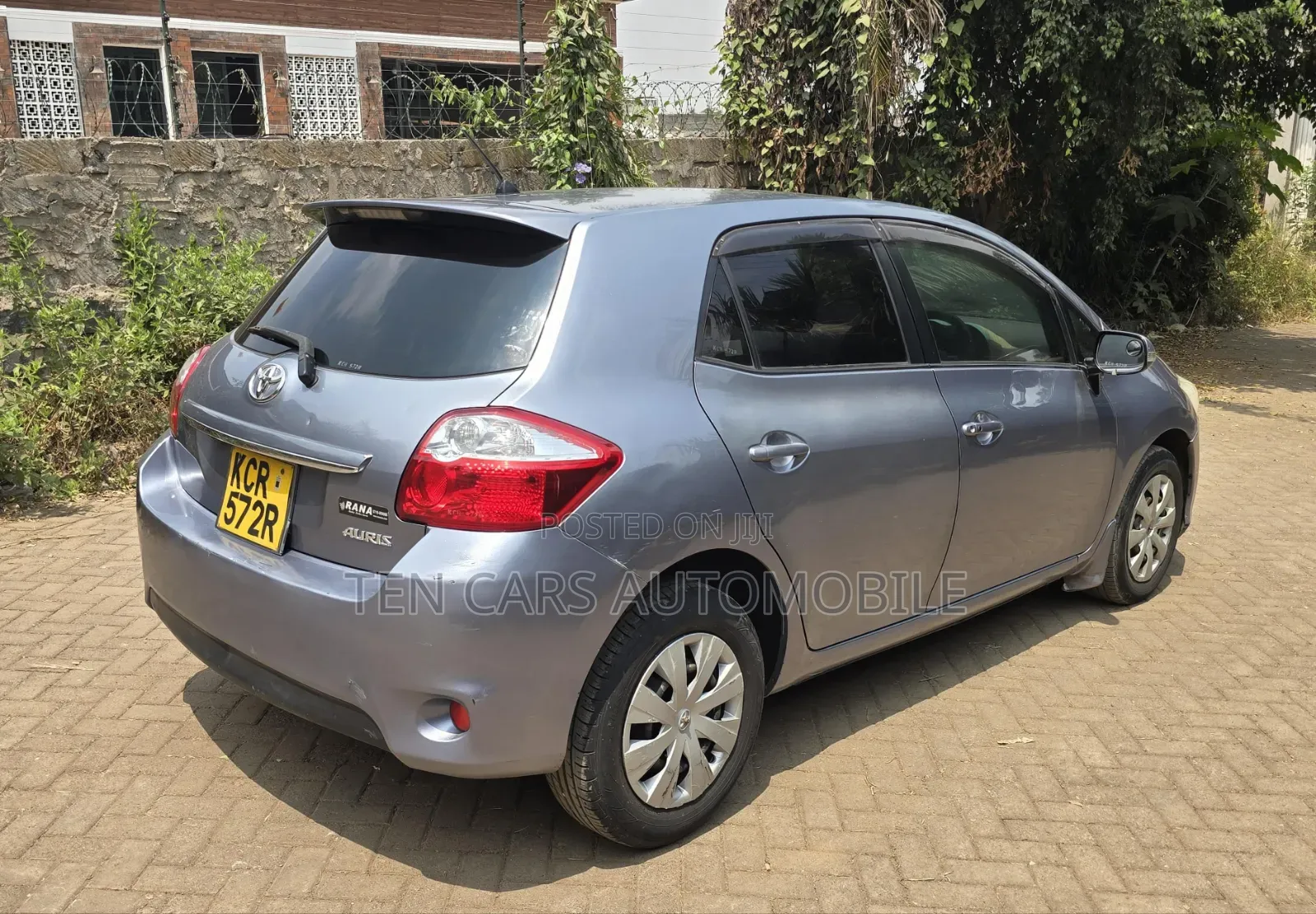 Toyota Auris 2010 Silver