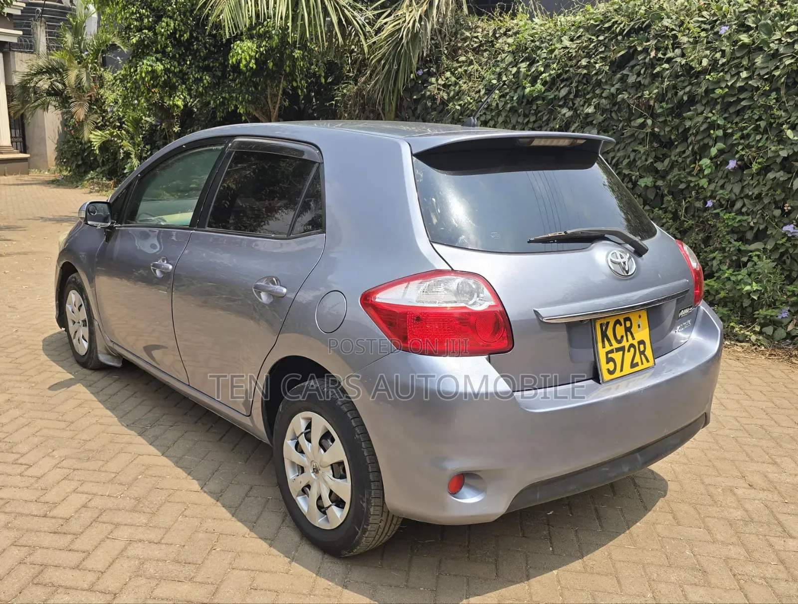 Toyota Auris 2010 Silver