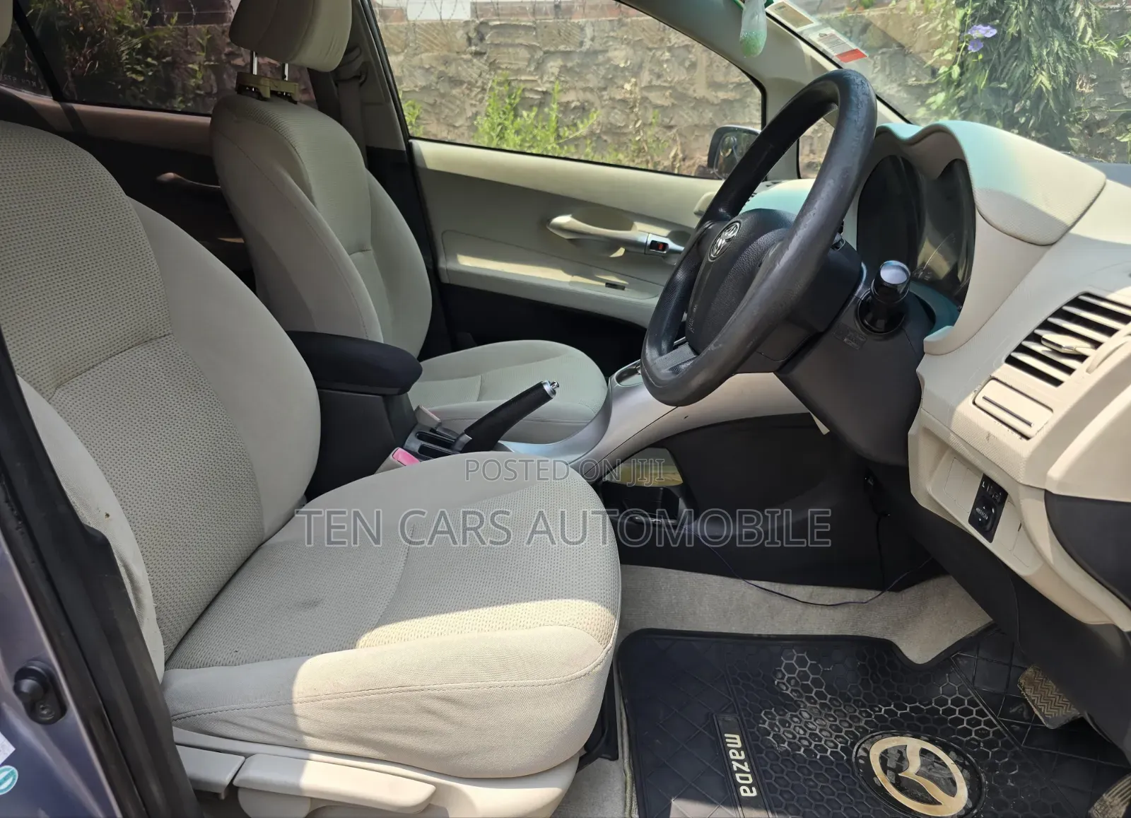 Toyota Auris 2010 Silver
