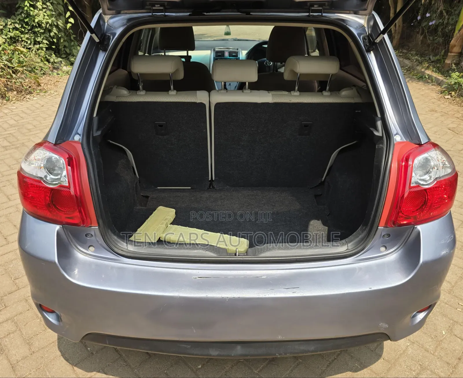 Toyota Auris 2010 Silver