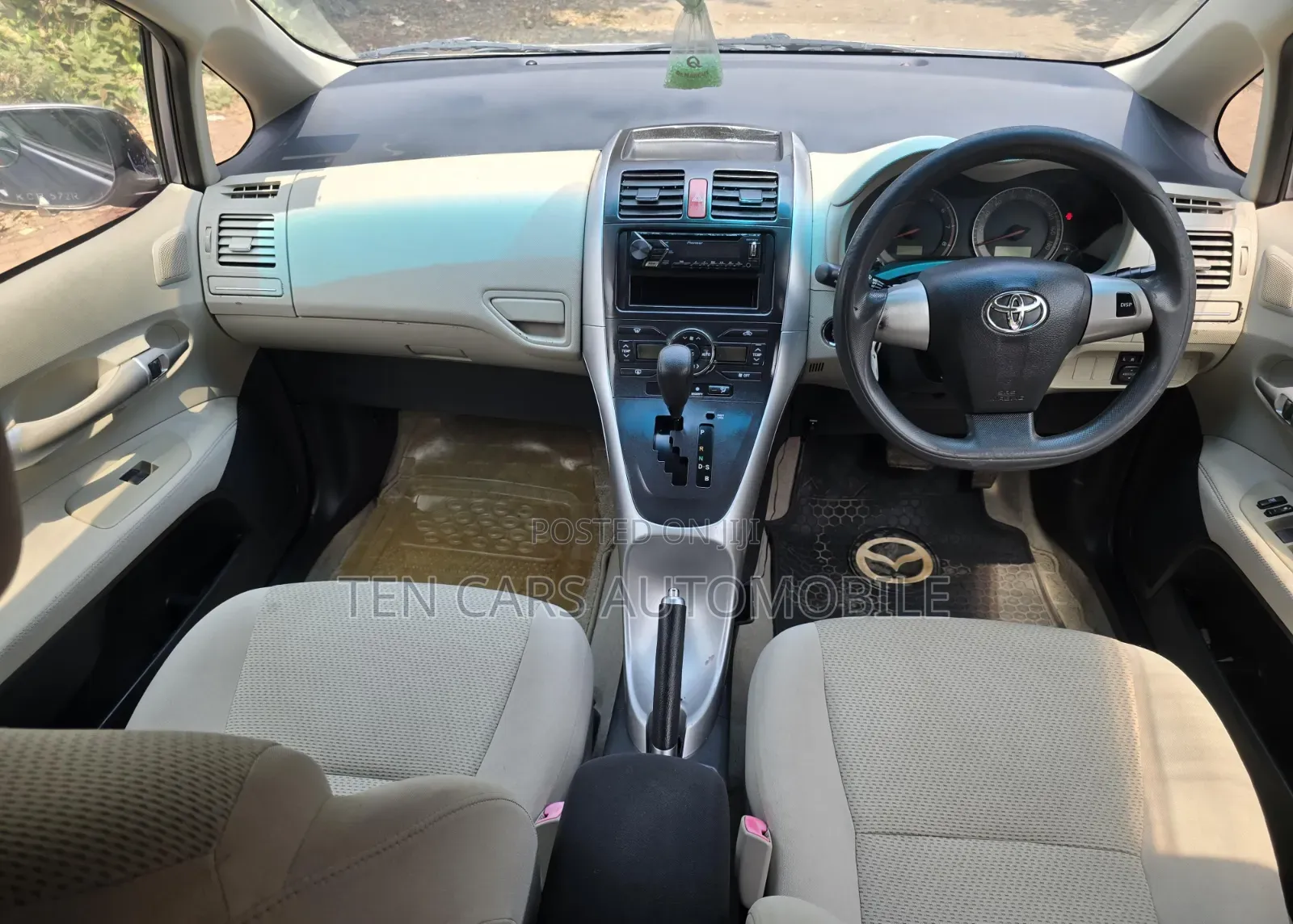 Toyota Auris 2010 Silver