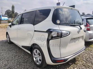 Toyota Sienta 2019 White