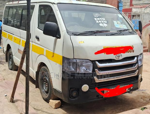 Toyota HiAce 2013 White - main view