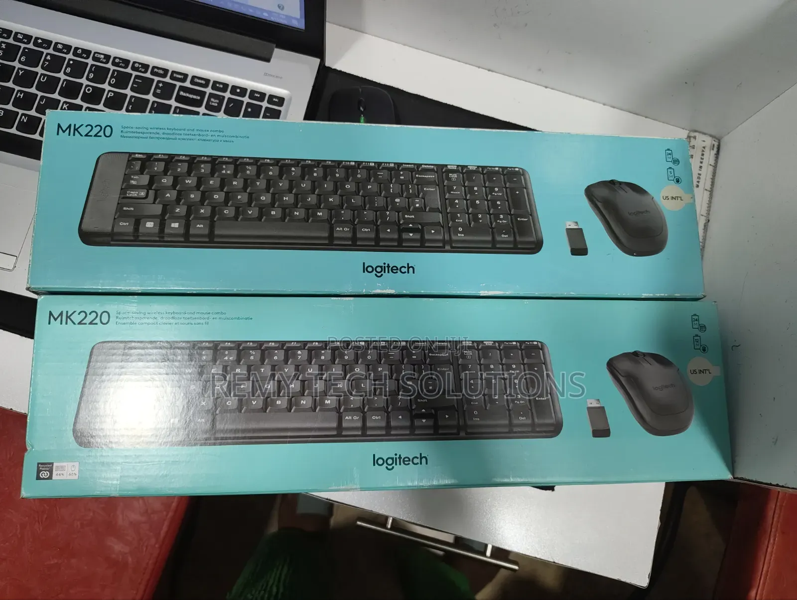 Logitech MK220 Wireless Keyboard and Mouse Combo