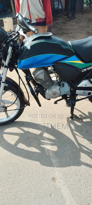 Honda CB 2025 Blue