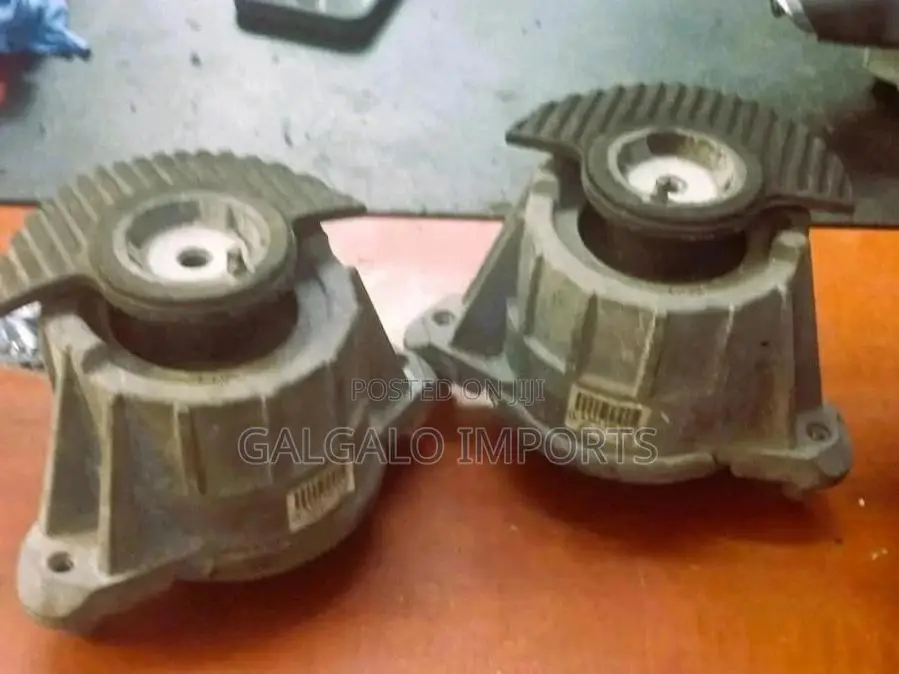 Mercedes Benz W212 Engine Mounts (Pair)
