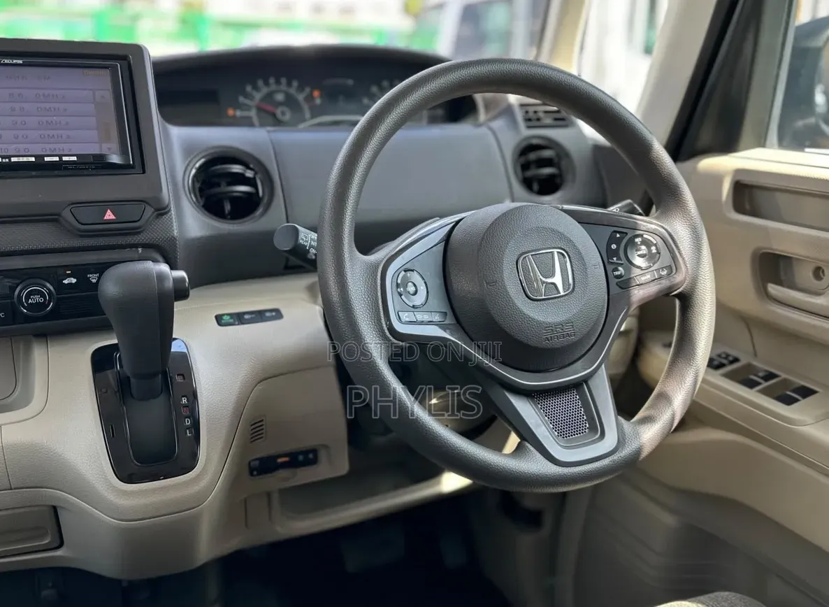 Honda N-Box 2019 Silver