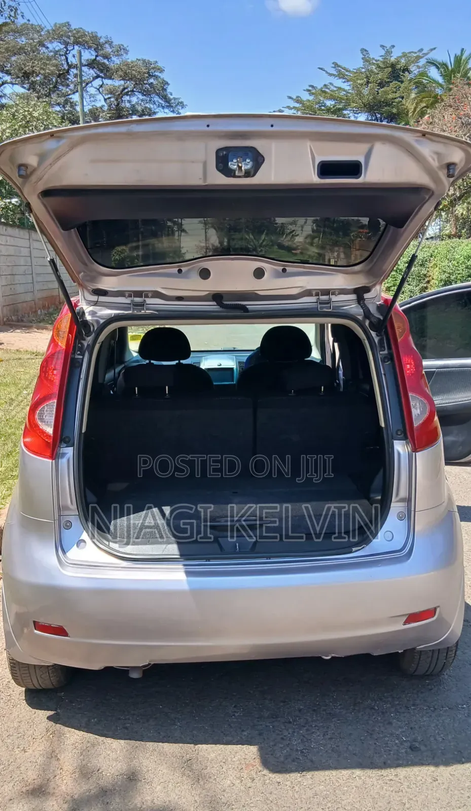 Nissan Note 2010 Purple
