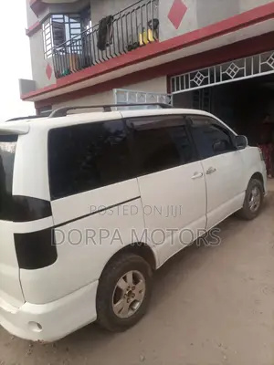 Toyota Voxy X 2WD 8-Seater 2003 White