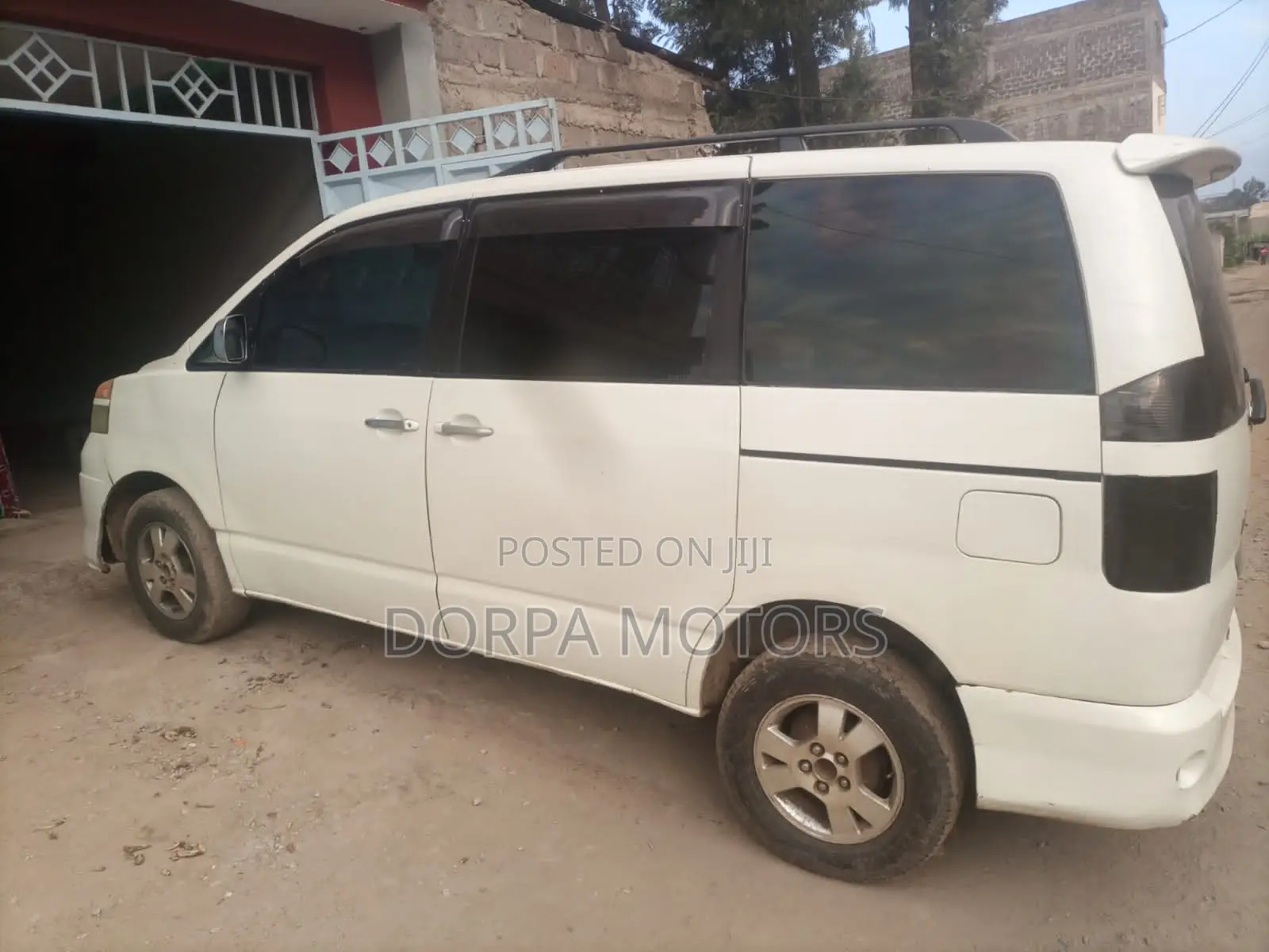 Toyota Voxy X 2WD 8-Seater 2003 White