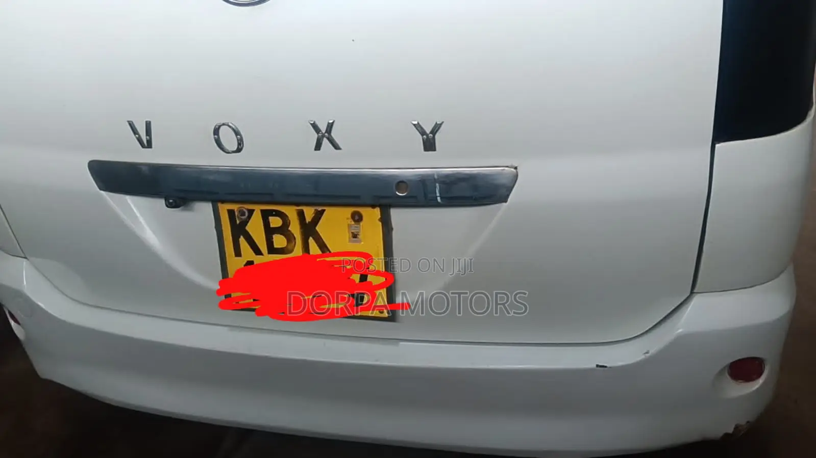 Toyota Voxy X 2WD 8-Seater 2003 White