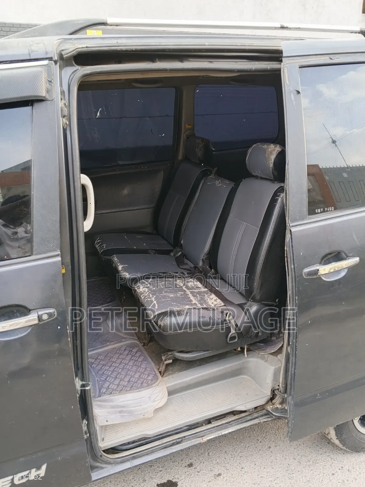 Toyota Noah 2.0 AWD (8 Seater) 2006 Black
