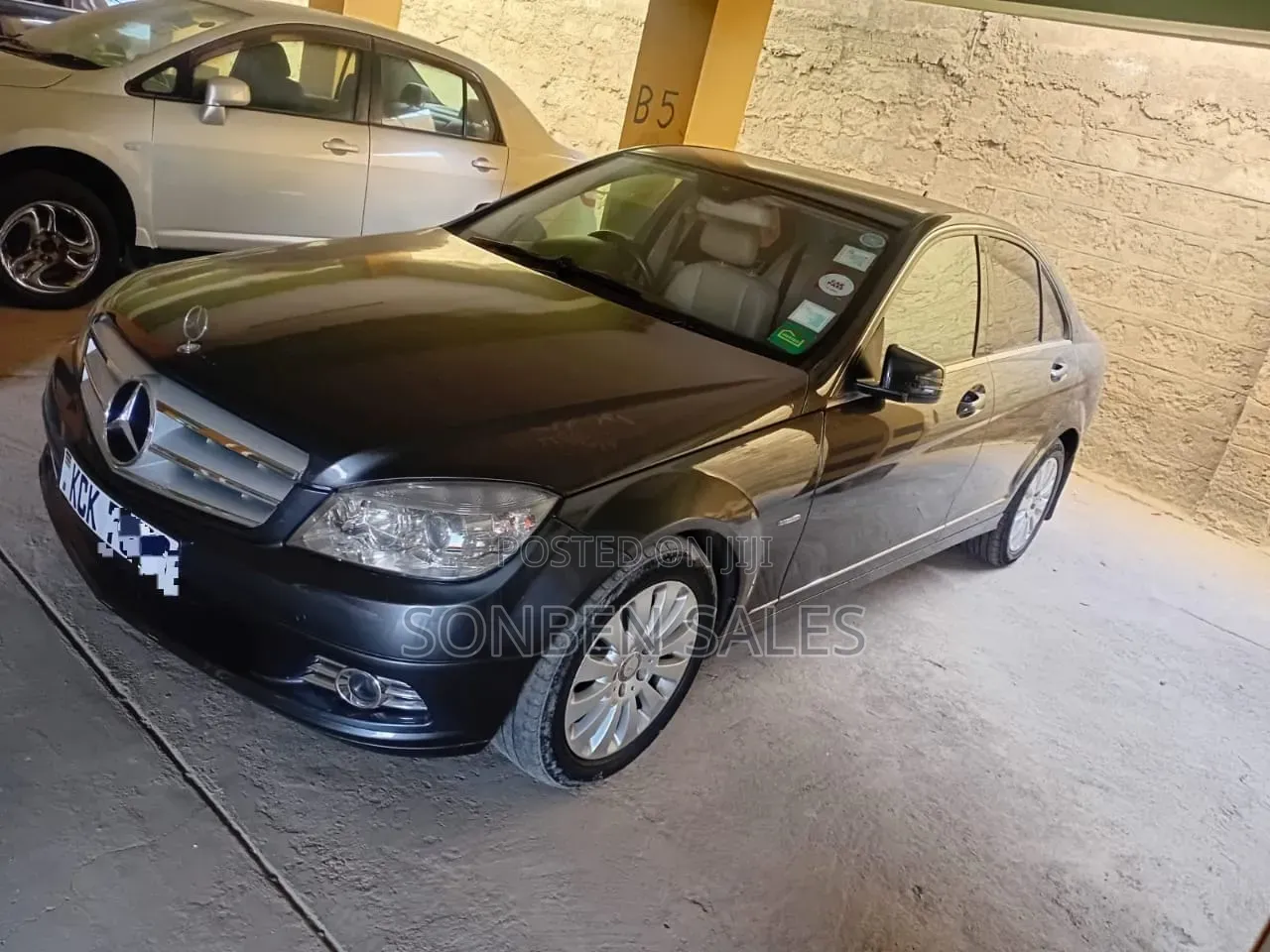 Mercedes-Benz C180 2012 Gray