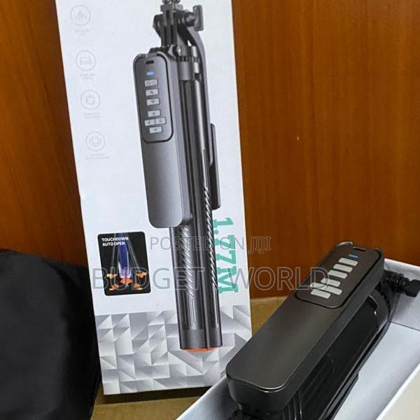 T05 Multifunctional 360° Phone Selfie Stick Tripod - thumbnail 2