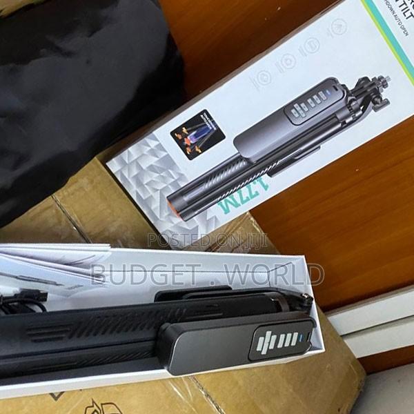 T05 360° Rotating Extendable Selfie Stick Tripod - thumbnail 2