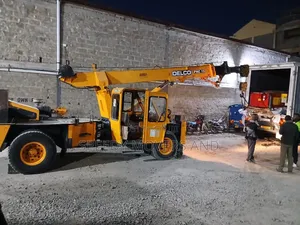 Hydra Crane Available for Lifting and Offloading Services