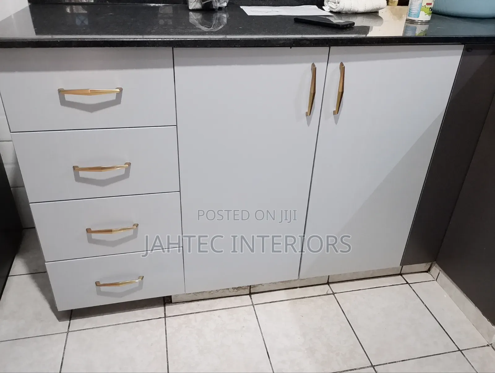 Modern Kitchen Cabinet With Inbuilt Cooker