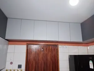 Modern Kitchen Cabinet With Inbuilt Cooker