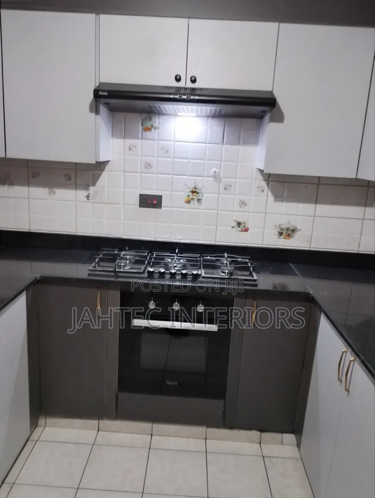 Modern Kitchen Cabinet With Inbuilt Cooker