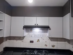 Modern Kitchen Cabinet With Inbuilt Cooker
