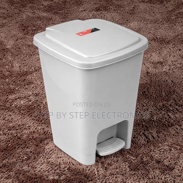 Direct Factory Prices 30L Hard Plastic Waste Garbage Dust Pedal Bin