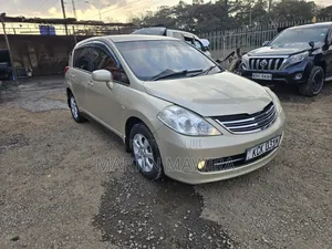 Nissan Tiida 2010 Gold