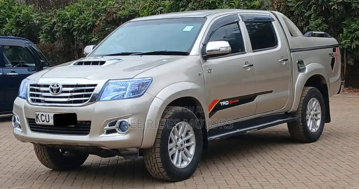 Toyota Hilux 2013 Gray