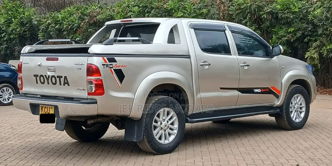 Toyota Hilux 2013 Gray