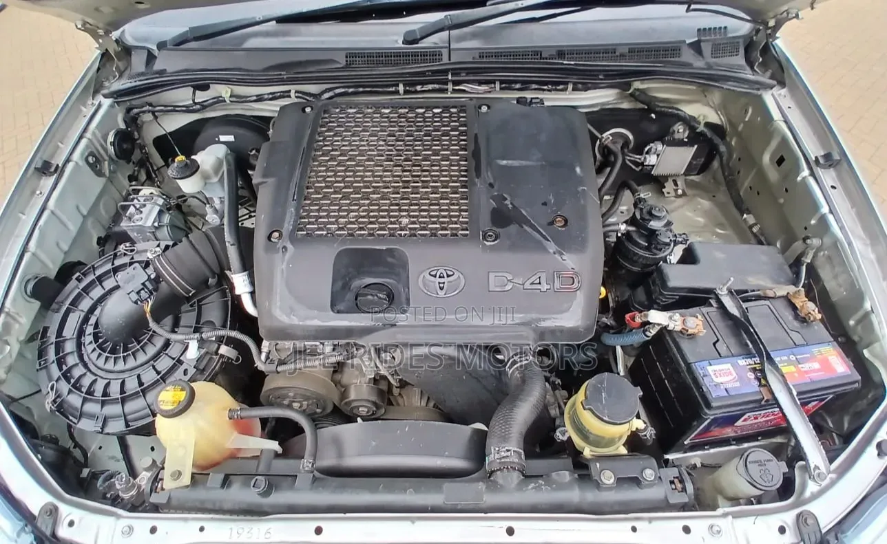 Toyota Hilux 2013 Gray