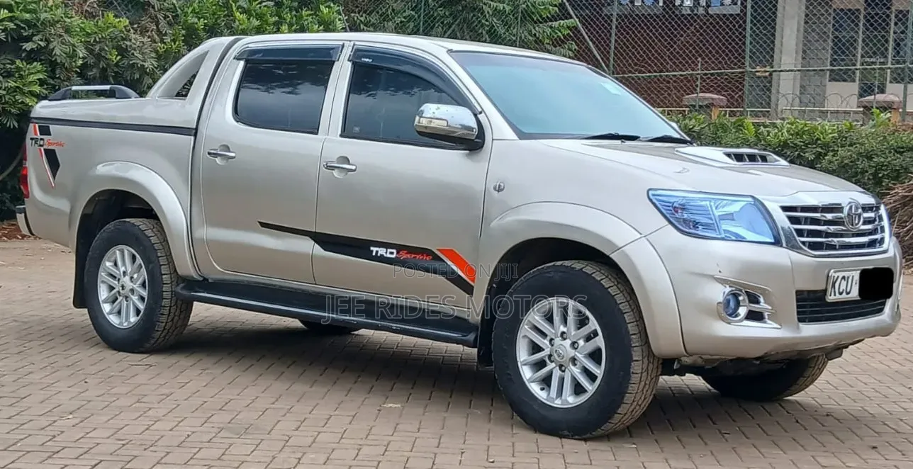 Toyota Hilux 2013 Gray