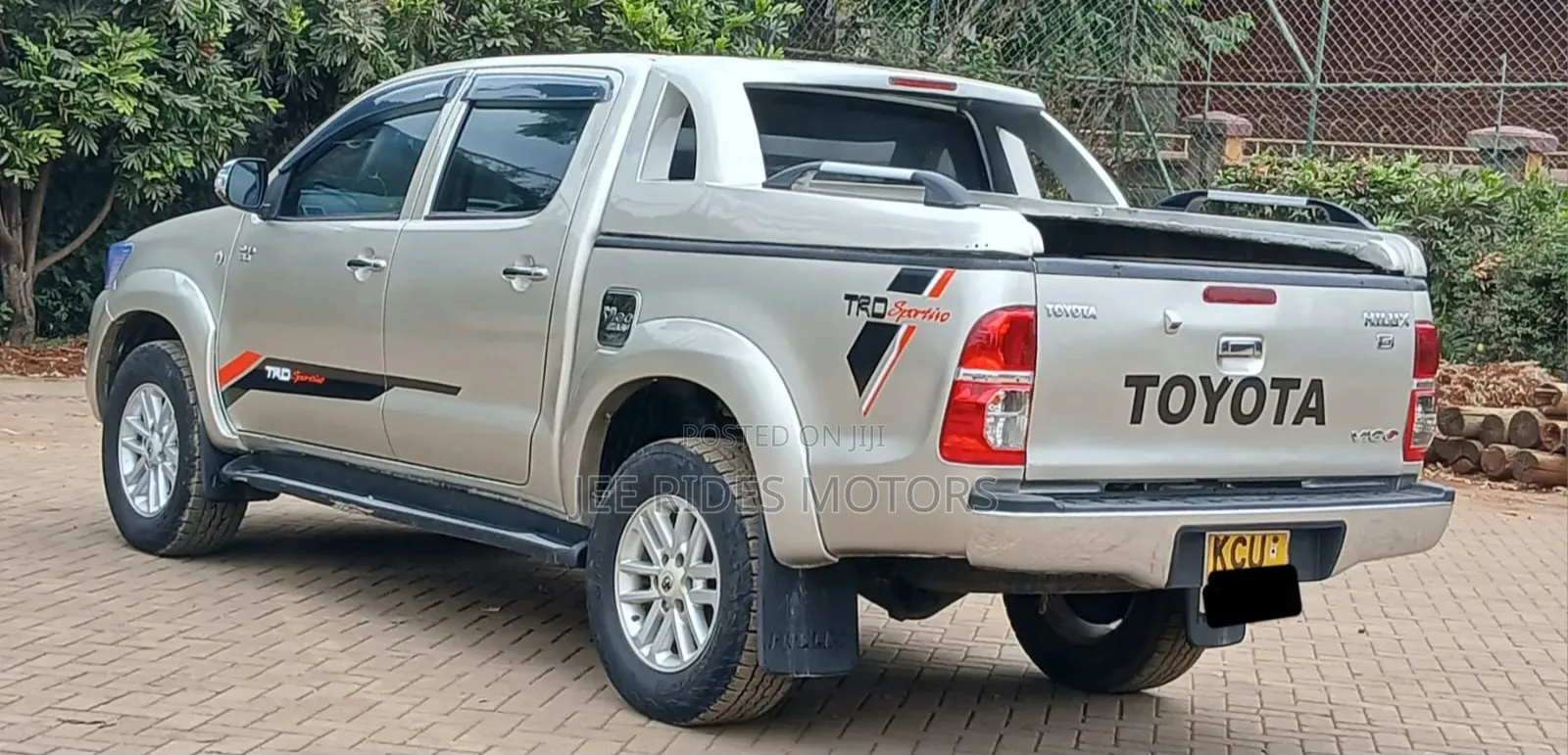 Toyota Hilux 2013 Gray