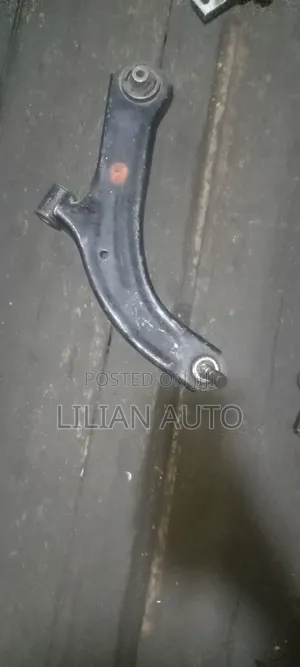 Nissan Tiida Arm