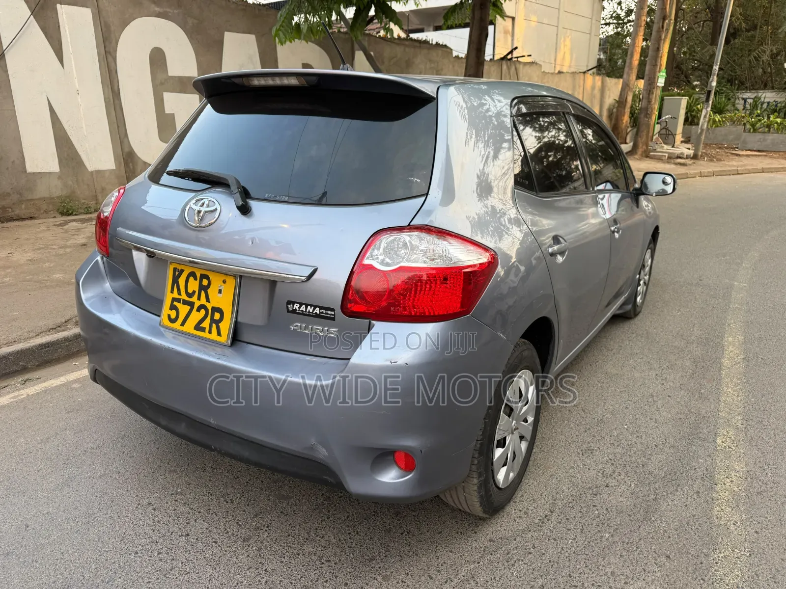 Toyota Auris 2011 Silver