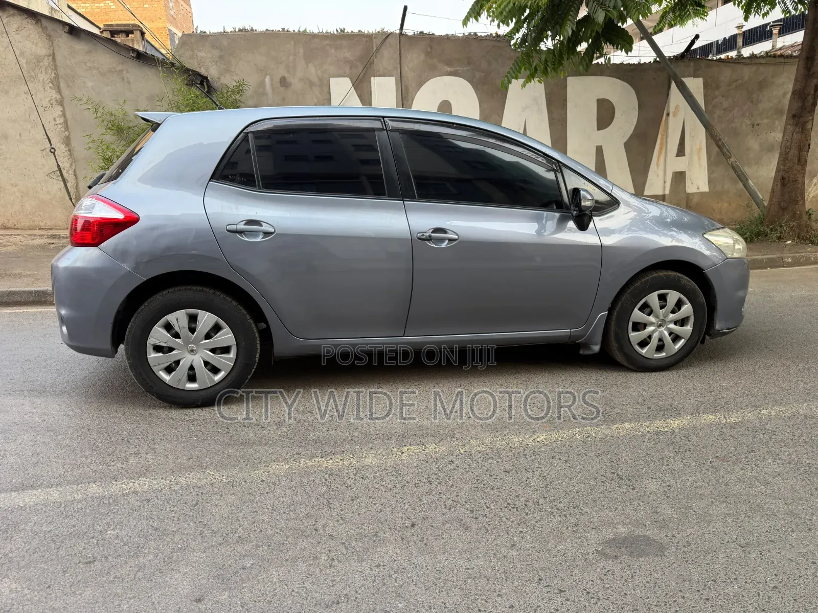 Toyota Auris 2011 Silver