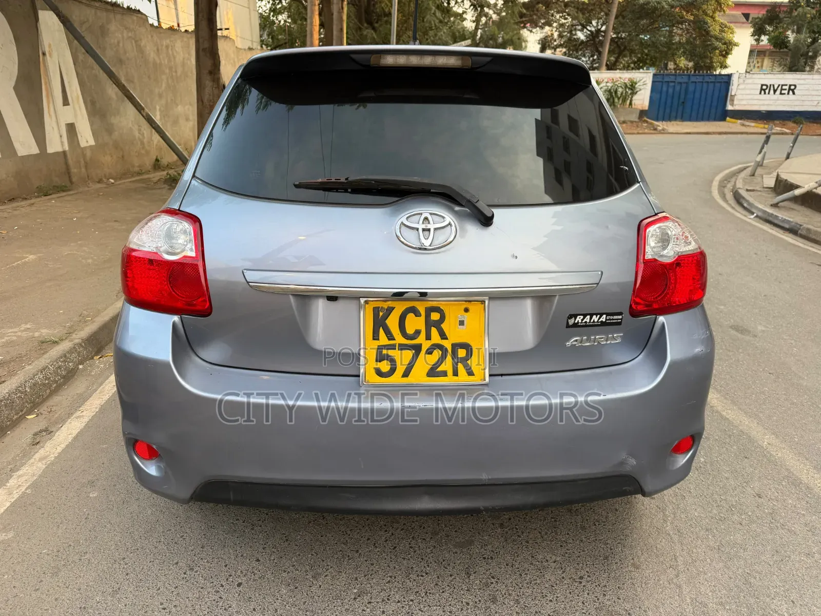 Toyota Auris 2011 Silver