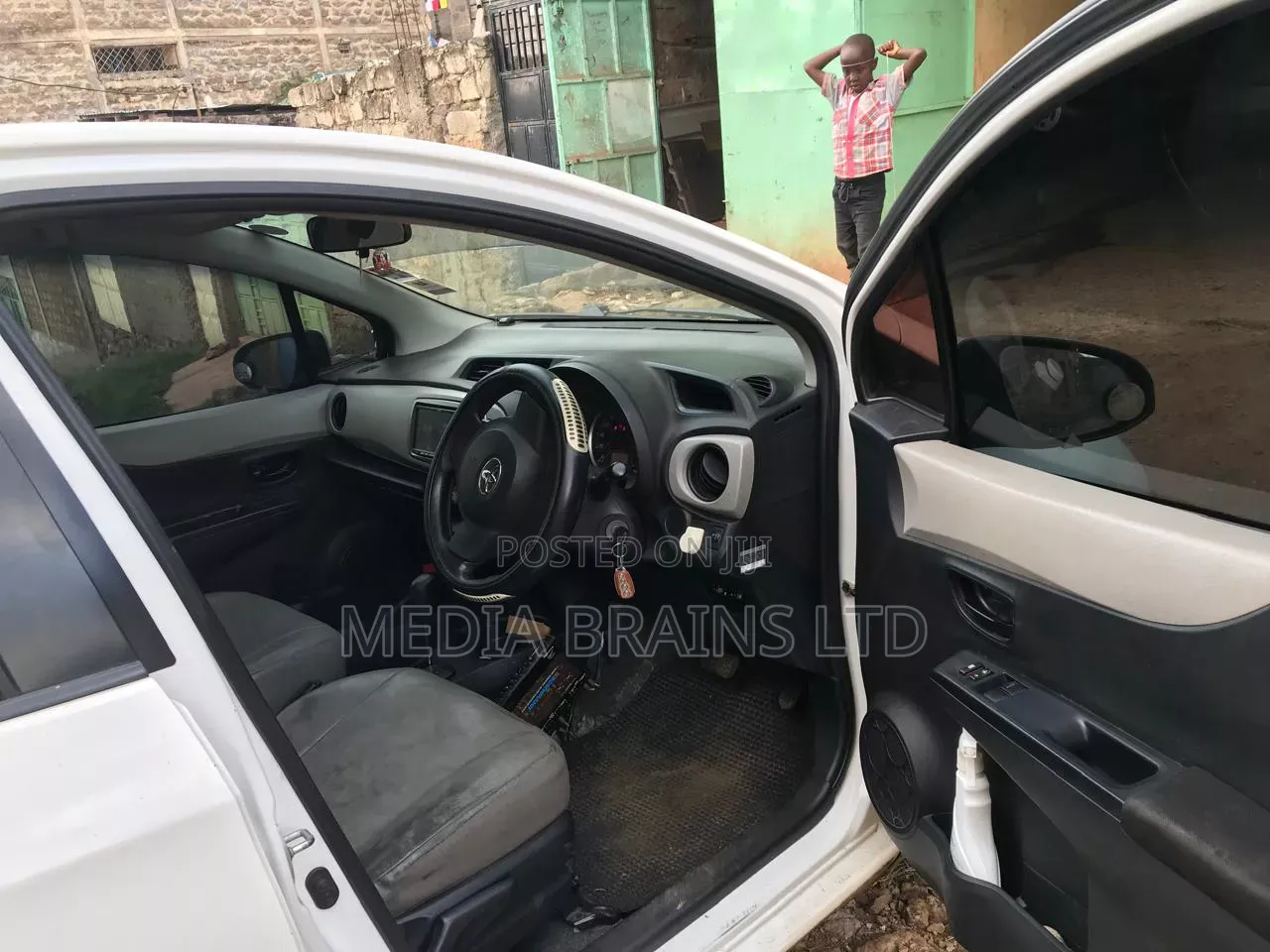 Toyota Vitz 2017 White