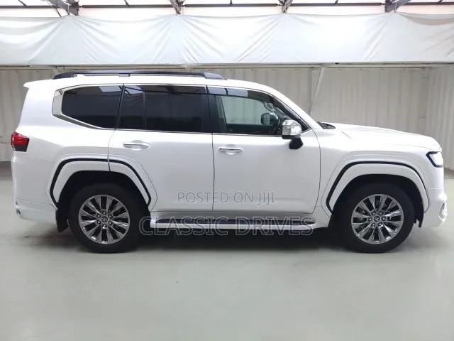 Toyota Land Cruiser 2022 Off white