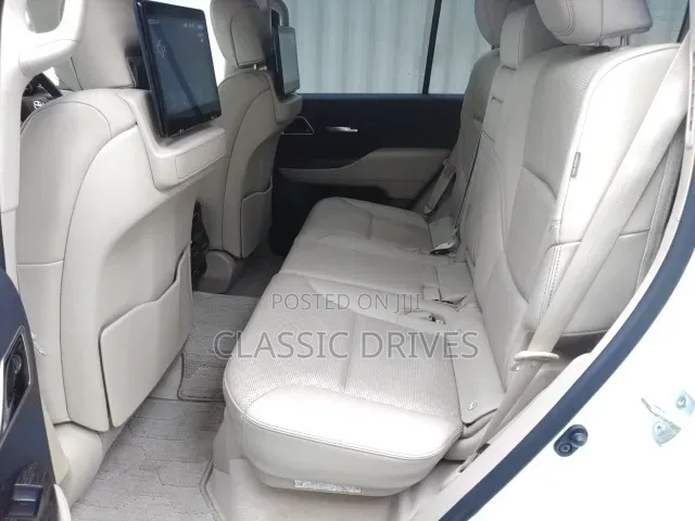Toyota Land Cruiser 2022 Off white