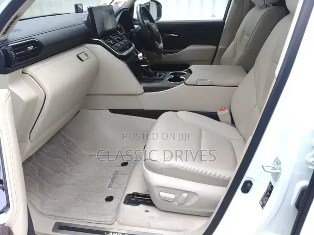 Toyota Land Cruiser 2022 Off white