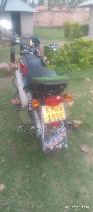 Bajaj Boxer 125 2025 Red
