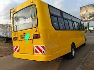 Isuzu NQR 2016 Yellow