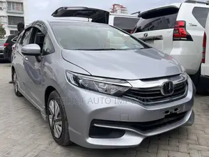 Honda Fit Shuttle 1.5 Hybrid 2WD 2019 Silver