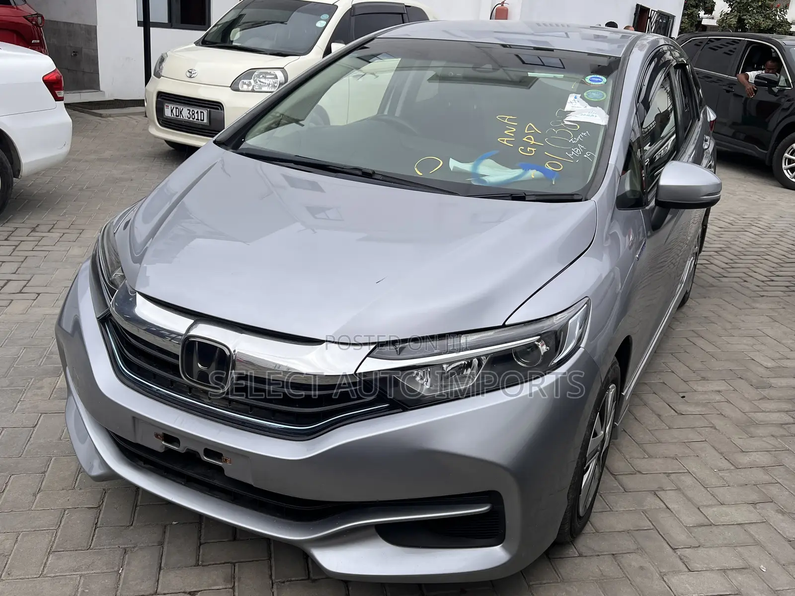 Honda Fit Shuttle 1.5 Hybrid 2WD 2019 Silver