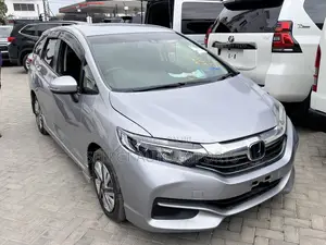 Honda Fit Shuttle 1.5 Hybrid 2WD 2019 Silver