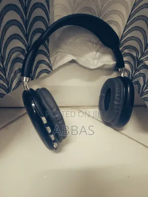 Negotiable Headphones GoodQuality P9 and P9-A5Black/Blue From Pakistan