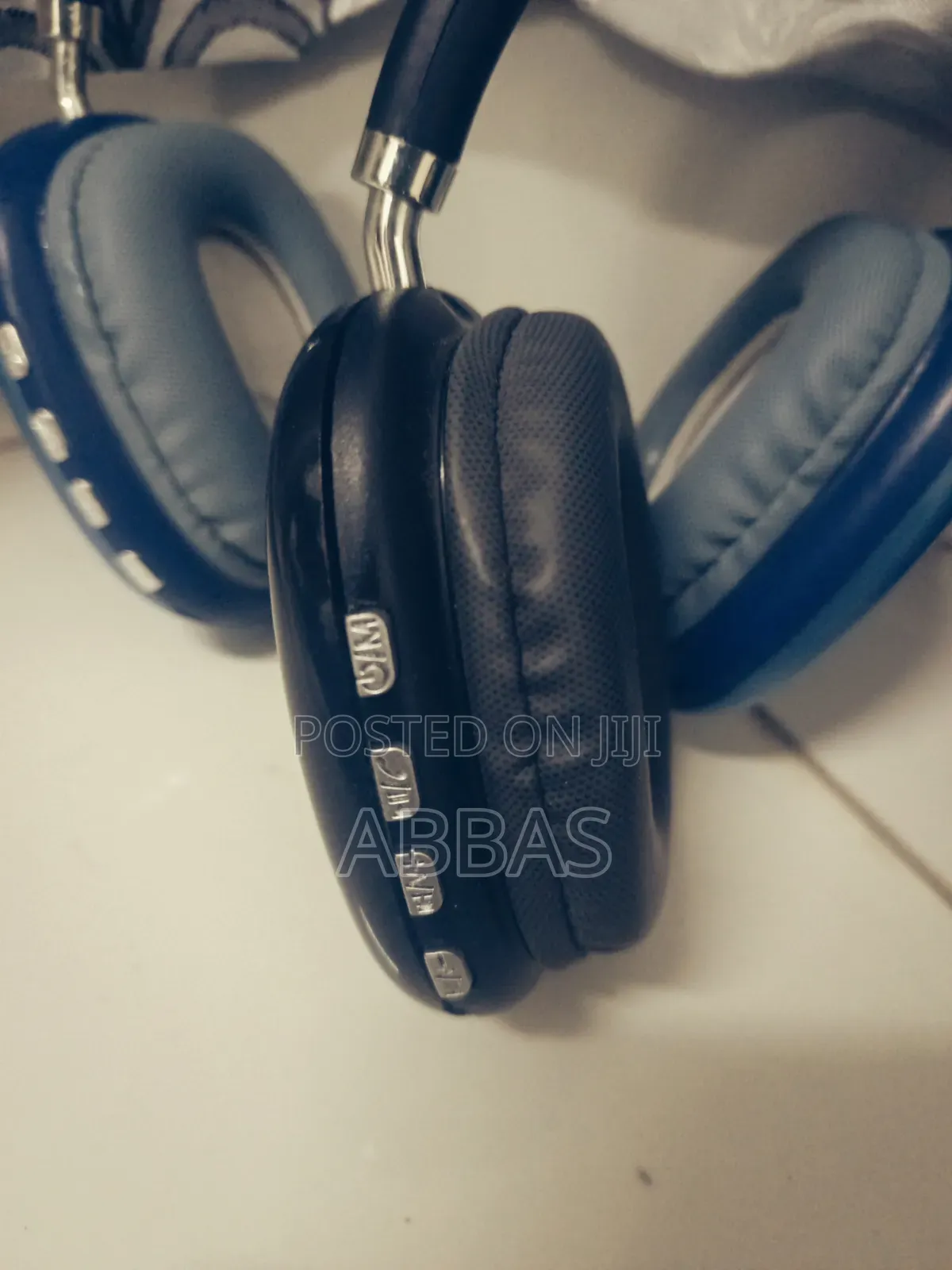 Negotiable Headphones GoodQuality P9 and P9-A5Black/Blue From Pakistan