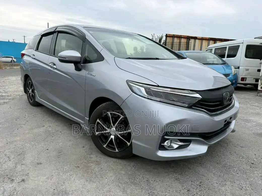 Honda Shuttle 1.5 Hybrid 2WD 2018 Silver