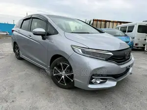 Honda Shuttle 1.5 Hybrid 2WD 2018 Silver